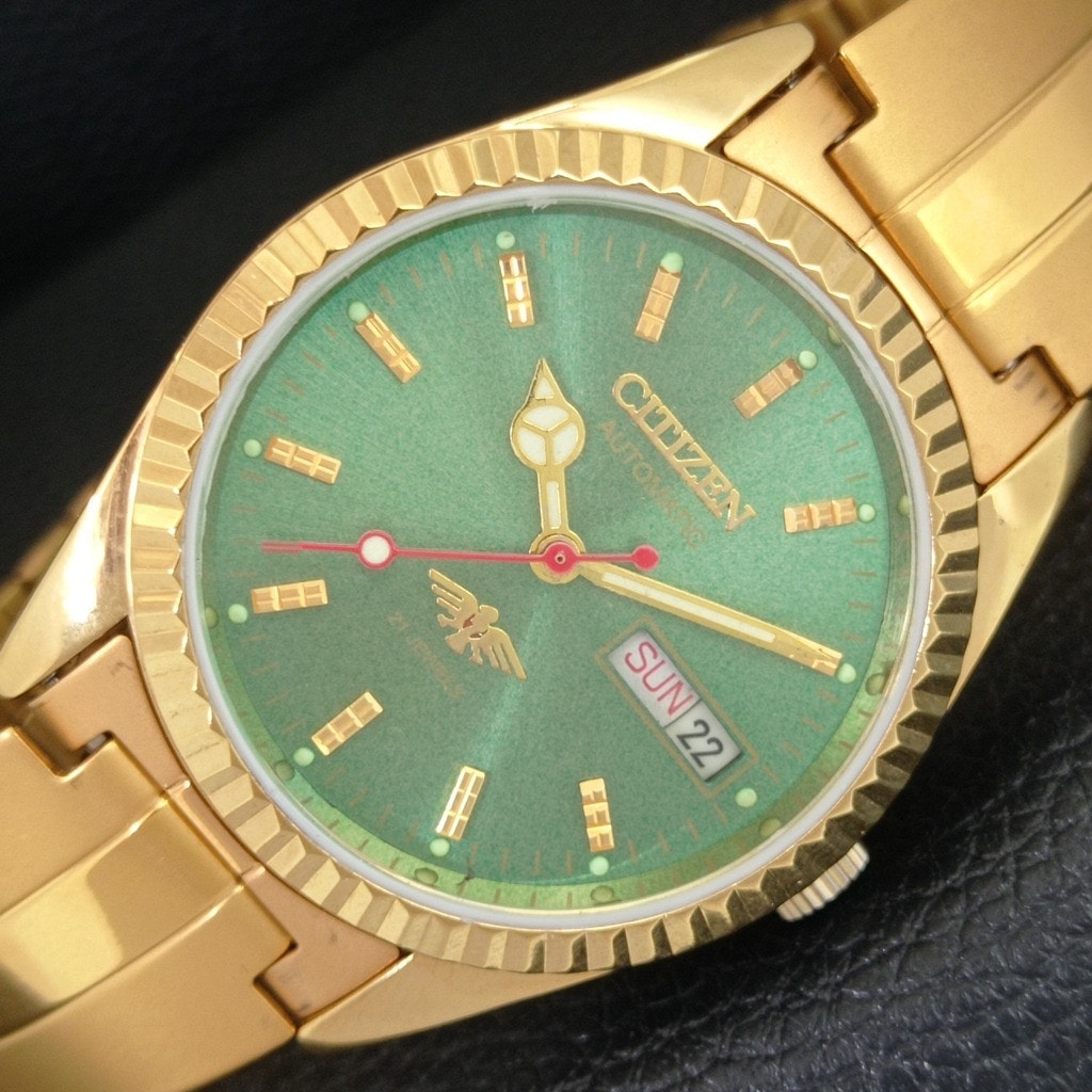 Vintage 1975 Citizen Automatic Mens Gold Watch WDaydate  Green Accents